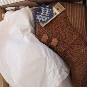 Tom's Kala tan cheetah booties size 8